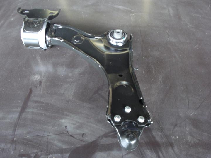 LR126119 Range Rover Evoque αριστερο κατω ψαλιδι